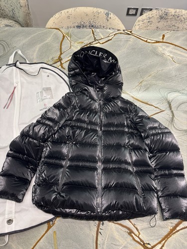 1500 moncler authentic - €1500,